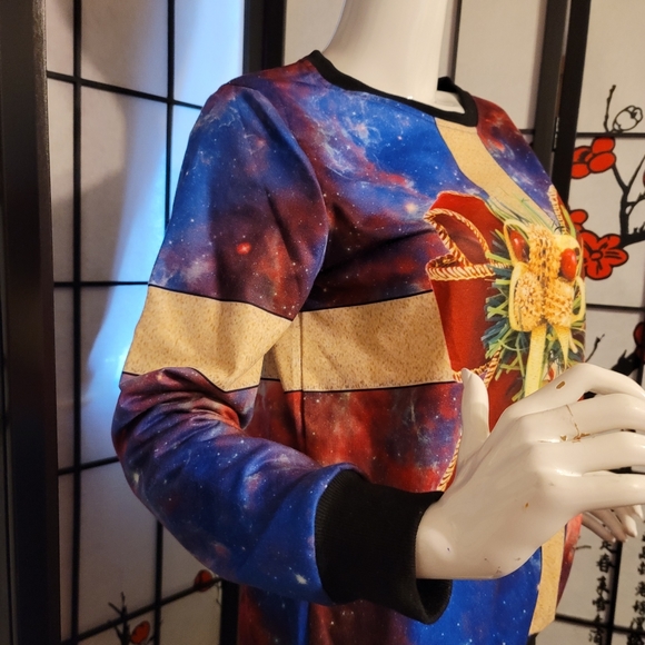 WOMEN'S SOFT SHINY CHRISTMAS SWEAT SHIRT STYLE WRAPED PACKAGE ART/SIZE MEDIUM - Picture 8 of 15